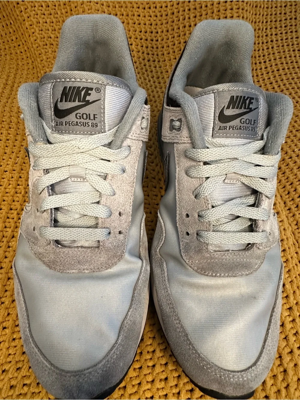 Nike Men’s (GOLF AIR PEGASUS 89) Light Gray and Black Suede-Accent Sneakers
